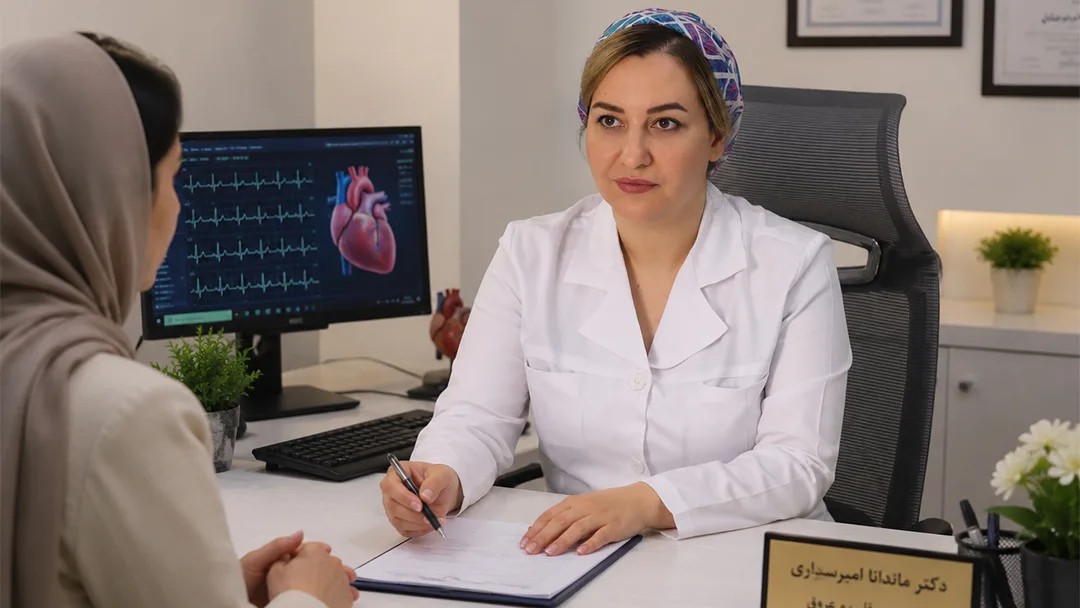 دکتر امیر سرداری در حال ویزیت قلب بیمار
